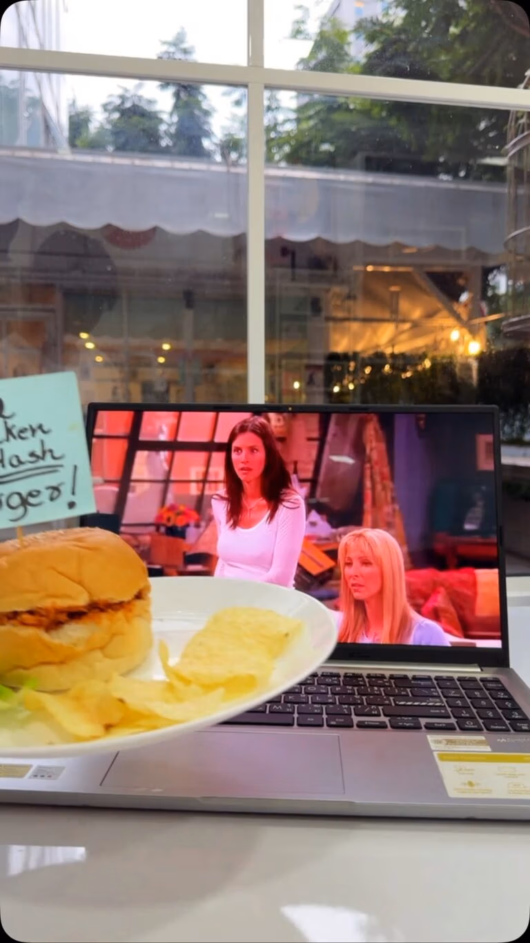 BBQ Chicken Hash Burger Sukhumvit 23